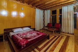 Deluxe Triple Room | Free WiFi - Snowland Guest House Skardu (Skardu)