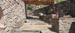 Property grounds - Cévennes vacations in the heart of nature in a farmhouse apartment (Cendras)