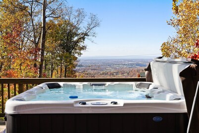 Aslan's How - Cabin with Valley Views & Hot Tub!
