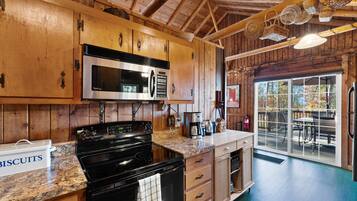 Microwave, oven, dishwasher, coffee/tea maker