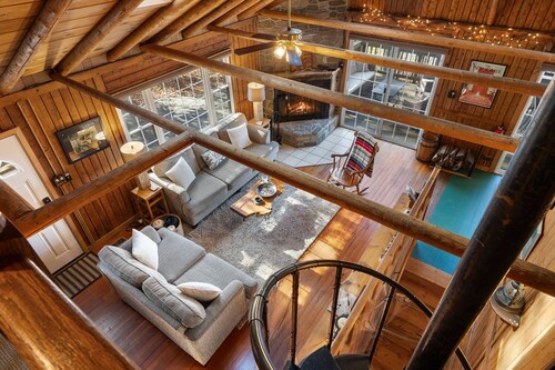 Aslan's How - Cabin with Valley Views & Hot Tub!