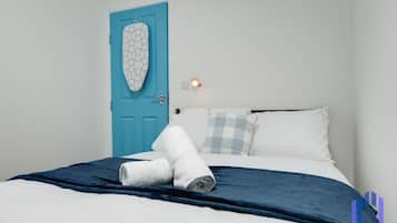 2 bedrooms, desk, iron/ironing board, travel crib