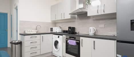 Fridge, microwave, oven, coffee/tea maker