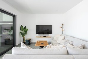 Smart TV, tenis de mesa y estéreo 