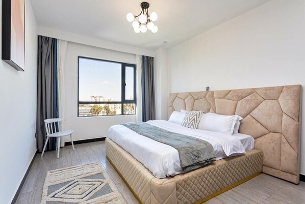 1 dormitorio, tabla de planchar con plancha, wifi y ropa de cama