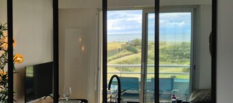 Apartment facing the sea, close to the golf course