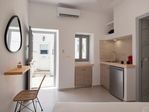 Interior - M&M Paros Studio (Paros)