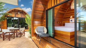 Vil·la de disseny, pati, vistes al jardí | 2 dormitoris, decoració individual, mobiliari individual i escriptori