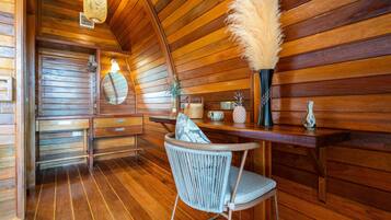 Vil·la de disseny, pati, vistes al jardí | Armari rober