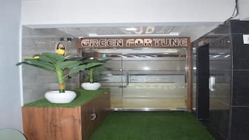 Pintu masuk properti