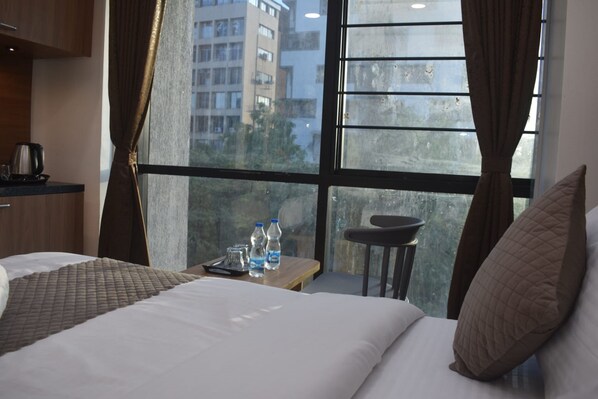 高級雙人房 | 低過敏寢具、書桌、折疊床/加床、免費無線上網