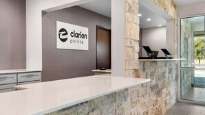 Lobby - Clarion Pointe Fort Worth East - Arlington (Fort Worth)