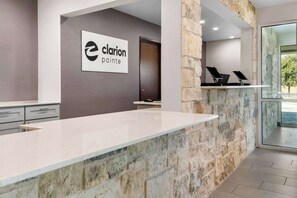 Lobby - Clarion Pointe Fort Worth East - Arlington (Fort Worth)