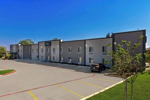 Exterior - Clarion Pointe Fort Worth East - Arlington (Fort Worth)