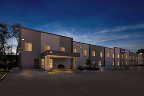 Exterior - Clarion Pointe Fort Worth East - Arlington (Fort Worth)