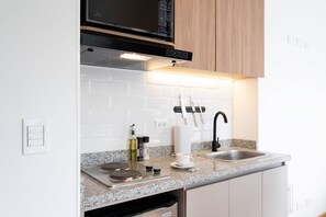 Fridge, microwave, stovetop, coffee/tea maker