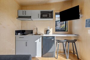 Tiny Cabin - No Ensuite | Private kitchen | Shared fridge, microwave, dining tables