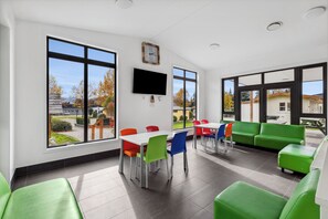 Dining - Hampshire Holiday Parks - Wanaka (Wanaka)