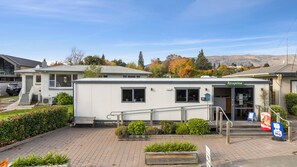 Reception - Hampshire Holiday Parks - Wanaka (Wanaka)