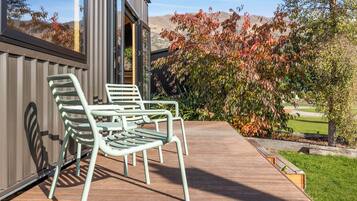 Tiny Cabin - No Ensuite | Terrace/patio