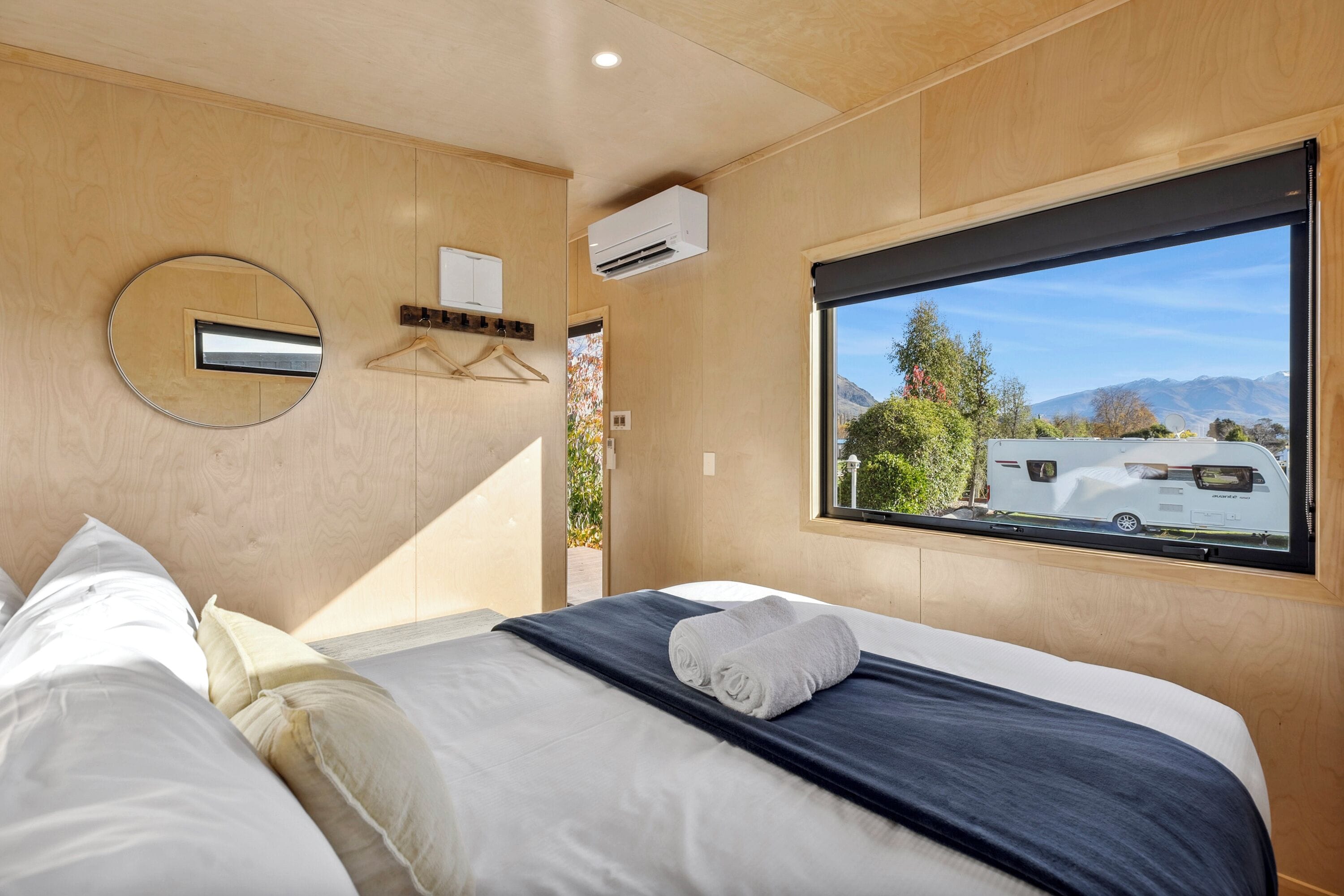 Tiny Cabin - No Ensuite | ベビーベッド (無料)、WiFi (無料)、ベッ  ドシーツ