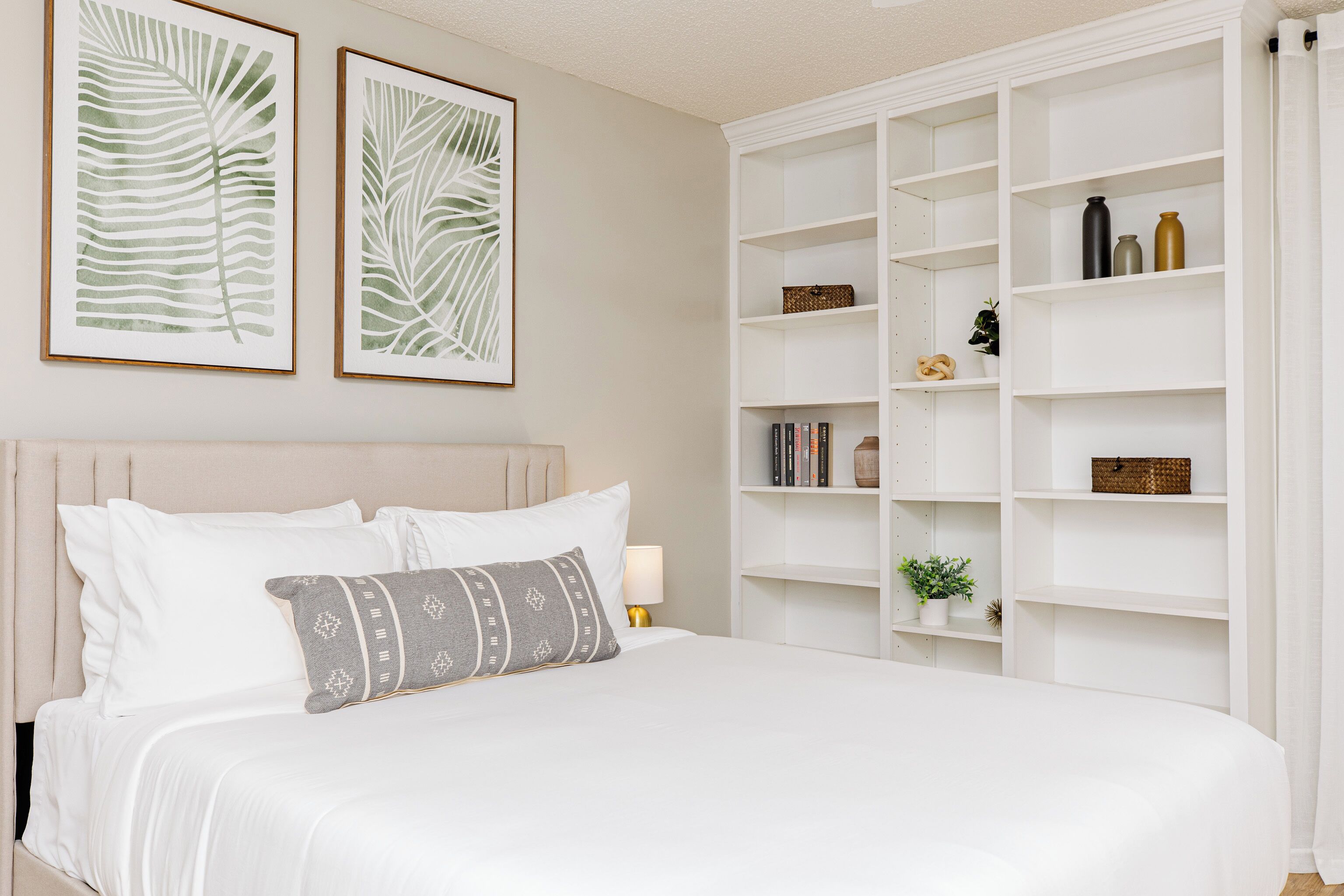 3 bedrooms, desk, iron/ironing board, travel crib