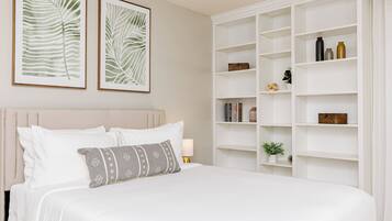 3 bedrooms, desk, iron/ironing board, travel crib