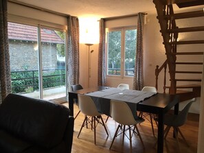 Interior - Magnificent, bright house with large garden, conveniently located. Quiet neighborhood (Athis-Mons)
