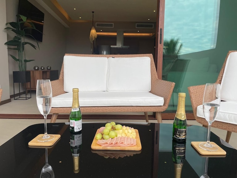 Acapulco Refuge: Elegant Apartment With Access To Pool And Beach - 아카풀코