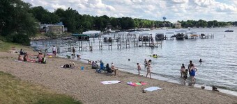 Fantastic Location-Roof Top Patio (shared) and King Bed