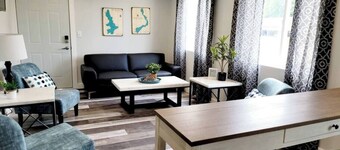 Fantastic Location-Roof Top Patio (shared) and King Bed