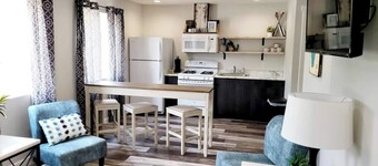 Fantastic Location-Roof Top Patio (shared) and King Bed
