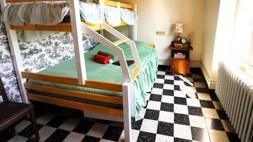 4 bedrooms, travel crib, free WiFi, bed sheets