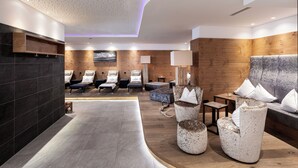 A modern spa area with seating, wooden walls, and a curved ceiling. - Almhof Alpin Apartments & Spa (Dienten am Hochkoenig)