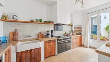 Réfrigérateur, micro-ondes, lave-vaisselle, grille-pain