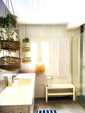 Shower, hair dryer, towels, soap