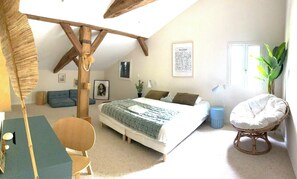 5 bedrooms, iron/ironing board, WiFi, bed sheets