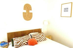 5 bedrooms, iron/ironing board, WiFi, bed sheets