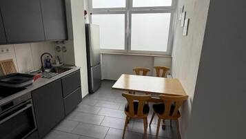 Dubbelrum | Delat kök | Stort kylskÄp, ugn, spishÀll och diskmaskin