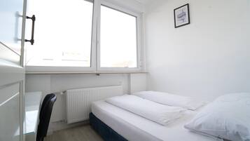 1 bedroom, desk, laptop workspace, free WiFi