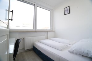 1 Schlafzimmer, Schreibtisch, laptopgeeigneter Arbeitsplatz