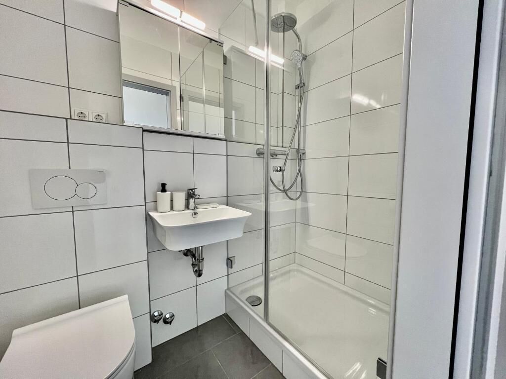 Double Room | Bathroom | Shower, hydromassage showerhead, hair dryer, towels