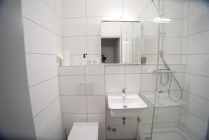 Dusche, Hydromassagedusche, Haartrockner, Handtücher