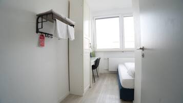 1 Schlafzimmer, Schreibtisch, laptopgeeigneter Arbeitsplatz