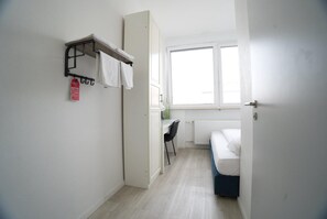 1 Schlafzimmer, Schreibtisch, laptopgeeigneter Arbeitsplatz