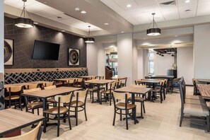 Buffet déjeuner gratuit tous les jours
