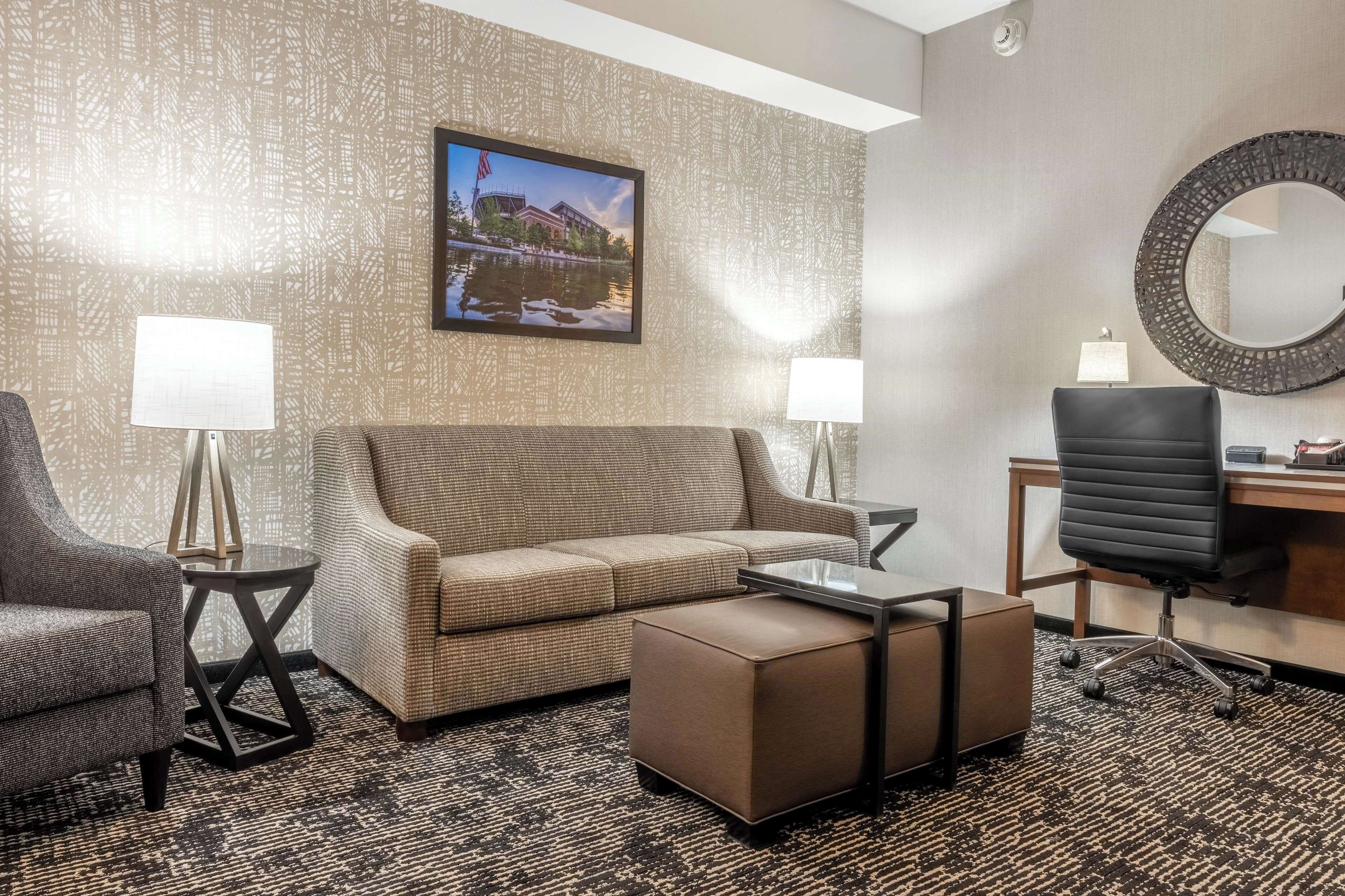 書桌、手提電腦工作空間、熨斗/熨衫板、免費嬰兒床