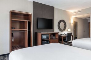 Escritorio y espacio para trabajar con laptop