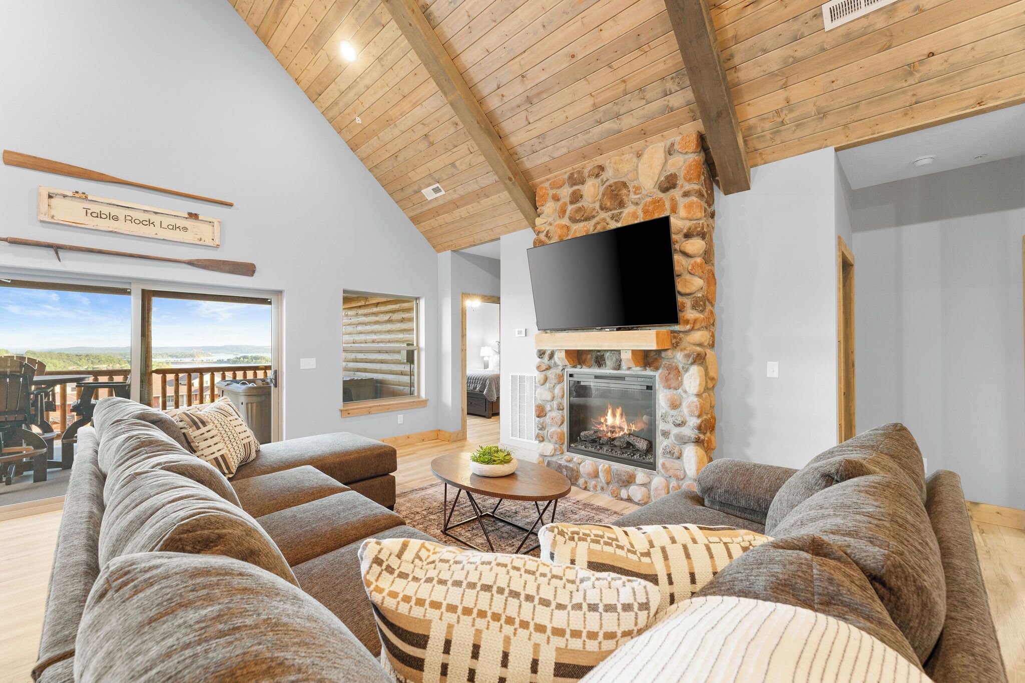 TV, fireplace, offices