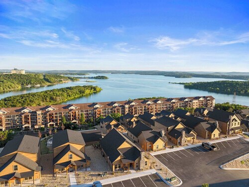 Amazing Lake View! No Stairs Cabin! Indoor Pool!